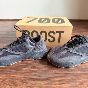 Adidas Men's Utility Black Yeezy Boost 700 Sneakers
